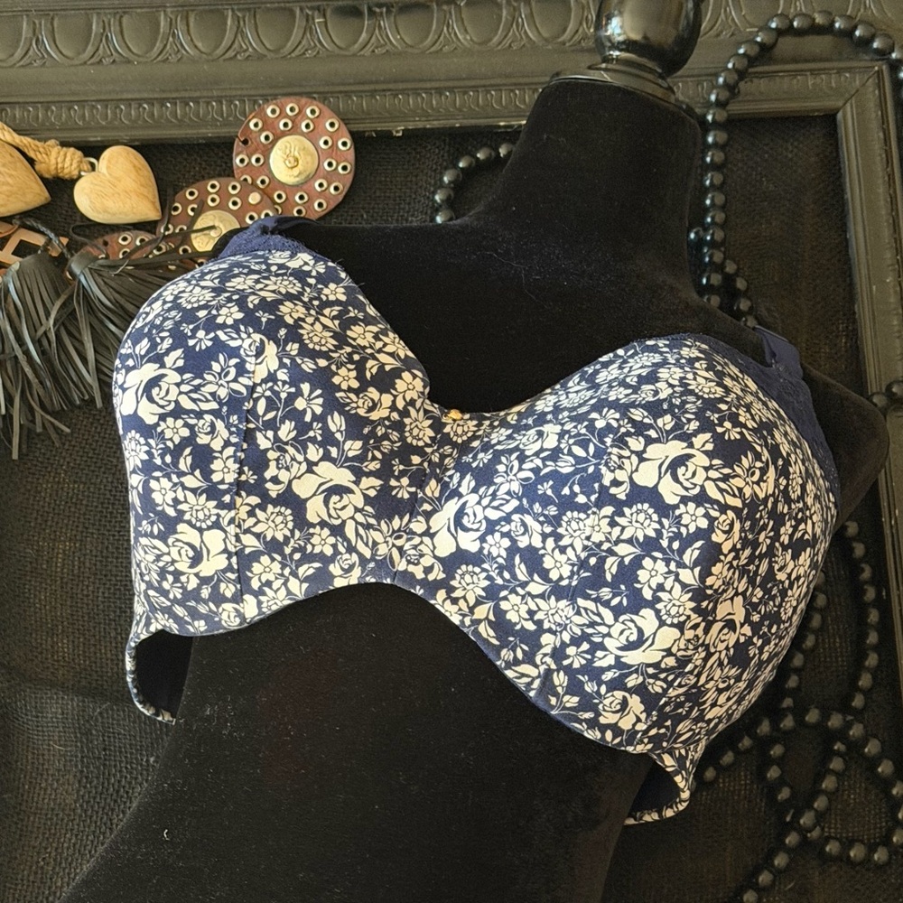 EUC Cacique Navy and White Floral Underwire Bra
